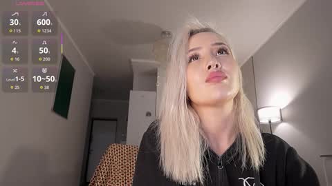 Luminous Luna online show from 02-12-26, 12:33