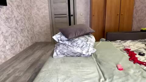 yourselenas online show from 05-14-26, 06:47