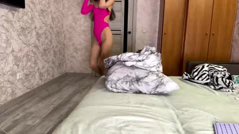 yourselenas online show from 06-07-26, 10:24