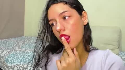 Snapshot of yoursexy18lover chatting on 10-15-25, 06:13 Lina and roberth online show from 10-15-25, 06:13