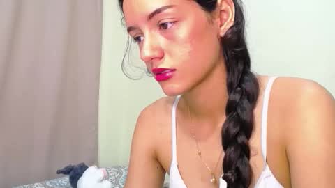 Snapshot of yoursexy18lover chatting on 10-16-25, 05:52 Lina and roberth online show from 10-16-25, 05:52