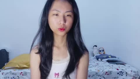 Snapshot of yoursweetestkiwi chatting on 04-20-26, 02:03 Kiwi online show from 04-20-26, 02:03
