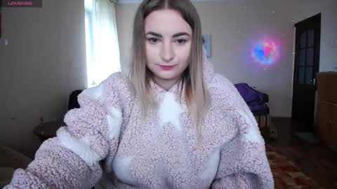 Snapshot of yourswetiegirl chatting on 11-19-25, 11:10 Sofia online show from 11-19-25, 11:10