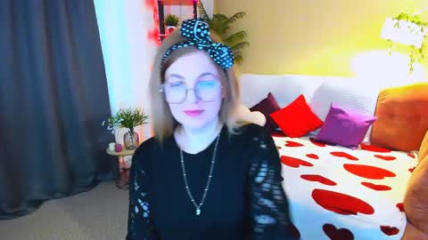 Snapshot of youruniverser chatting on 04-19-26, 10:25 Alice online show from 04-19-26, 10:25