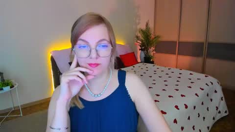 Snapshot of youruniverser chatting on 05-20-26, 05:02 Alice online show from 05-20-26, 05:02