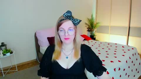 Snapshot of youruniverser chatting on 05-25-26, 04:51 Alice online show from 05-25-26, 04:51