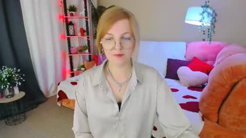 Snapshot of youruniverser chatting on 06-29-26, 09:37 Alice online show from 06-29-26, 09:37