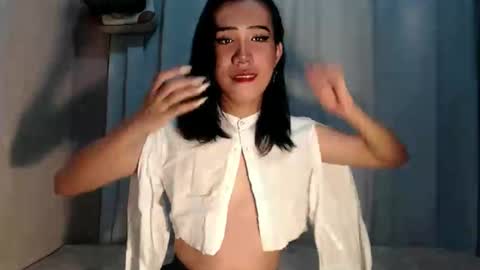 yourwife_material99 online show from 04-05-26, 06:43