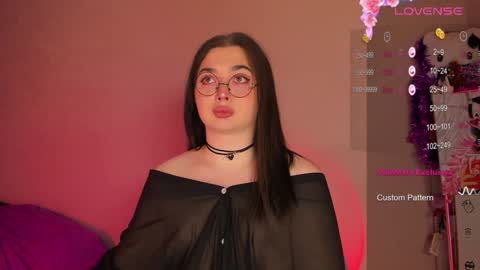 Snapshot of ysabell_viveris chatting on 01-07-25, 06:14 Ysabell online show from 01-07-25, 06:14