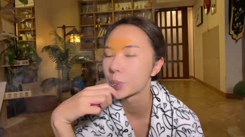 Snapshot of yuanlili chatting on 12-05-25, 03:30 lili online show from 12-05-25, 03:30