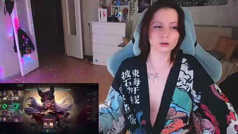 Snapshot of yum_neko_chan chatting on 01-06-25, 09:00 Kris online show from 01-06-25, 09:00