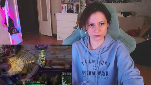 Snapshot of yum_neko_chan chatting on 02-02-25, 09:02 Kris online show from 02-02-25, 09:02