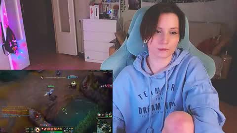 Snapshot of yum_neko_chan chatting on 02-11-25, 10:18 Kris online show from 02-11-25, 10:18