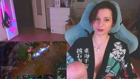 Snapshot of yum_neko_chan chatting on 02-15-25, 08:54 Kris online show from 02-15-25, 08:54