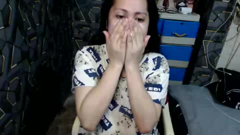 yumi online show from 11-12-25, 06:52