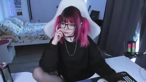 Yumi 3 online show from 06-17-26, 07:00