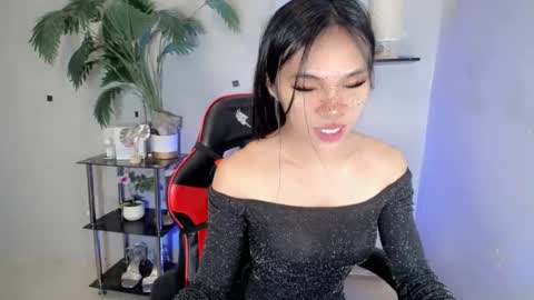 CALL ME YUMLEXX online show from 07-27-26, 10:00