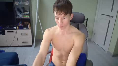 Snapshot of yummyalexxx chatting on 02-16-25, 07:37 Alex online show from 02-16-25, 07:37