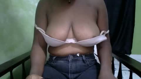 Snapshot of yummychocolate_2 chatting on 09-24-25, 03:37 YUMMY online show from 09-24-25, 03:37