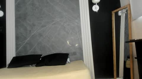 Snapshot of yummyduo chatting on 12-29-24, 12:01 Yummyduo online show from 12-29-24, 12:01