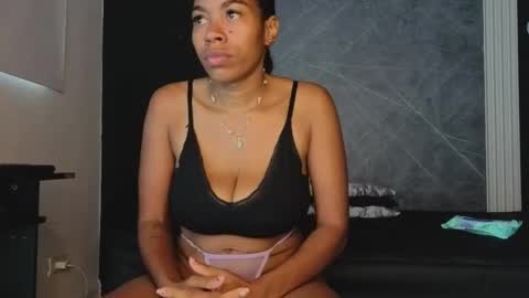 Snapshot of yummyduo chatting on 10-08-25, 02:14 Yummyduo online show from 10-08-25, 02:14