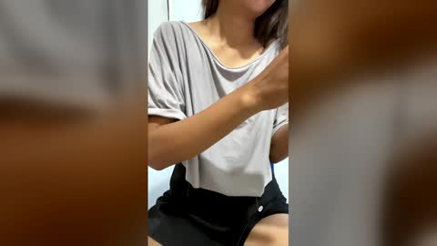 yummypinay000 online show from 04-16-26, 12:11