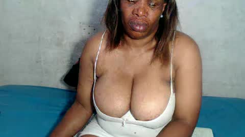 yummytittsxx online show from 01-15-25, 04:25