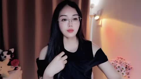 Snapshot of yuner0715 chatting on 06-25-26, 04:01 YunEr online show from 06-25-26, 04:01