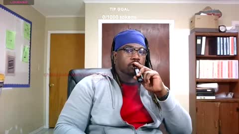 Snapshot of yungbbcbro chatting on 01-12-25, 05:24 Octavian online show from 01-12-25, 05:24