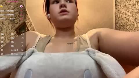 Snapshot of yungbusitzky chatting on 11-21-25, 01:54 Viola online show from 11-21-25, 01:54