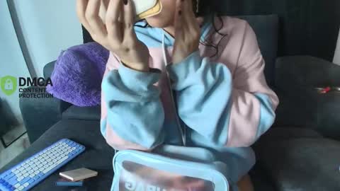 Snapshot of yungelitamor_ chatting on 01-13-26, 04:51 ELITA online show from 01-13-26, 04:51