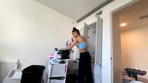 Snapshot of yungfemslut chatting on 10-02-25, 10:17 BbyTSSLut online show from 10-02-25, 10:17