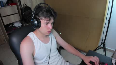 yurii_moody online show from 12-23-24, 04:44