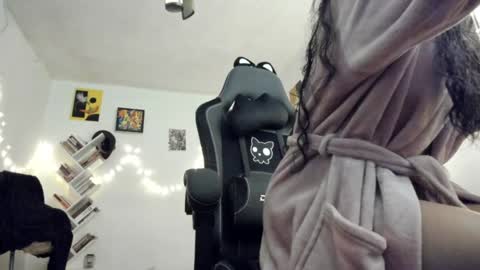 paola online show from 01-12-25, 10:33