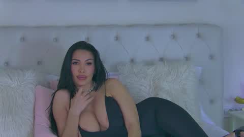 Laura online show from 04-21-26, 05:58