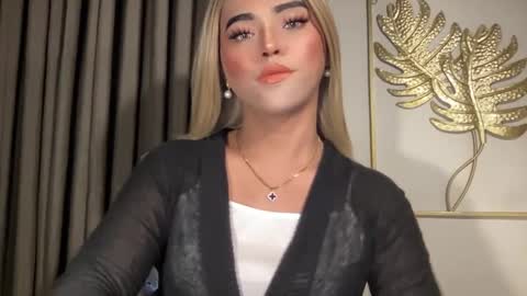 Snapshot of yvonne_guidotti chatting on 12-04-24, 06:11 Miss Cali online show from 12-04-24, 06:11