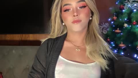 Snapshot of yvonne_guidotti chatting on 12-08-24, 03:24 Miss Cali online show from 12-08-24, 03:24