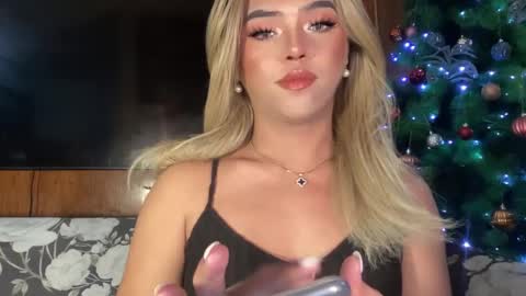 Snapshot of yvonne_guidotti chatting on 12-10-24, 09:22 Miss Cali online show from 12-10-24, 09:22