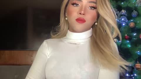 Snapshot of yvonne_guidotti chatting on 12-15-24, 08:15 Miss Cali online show from 12-15-24, 08:15