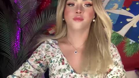 Snapshot of yvonne_guidotti chatting on 12-27-24, 10:37 Miss Cali online show from 12-27-24, 10:37