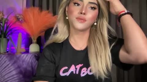 Snapshot of yvonne_guidotti chatting on 01-17-25, 07:05 Miss Cali online show from 01-17-25, 07:05