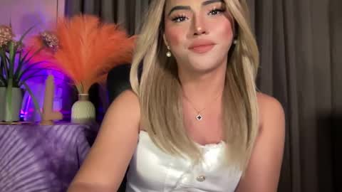 Snapshot of yvonne_guidotti chatting on 01-17-25, 10:56 Miss Cali online show from 01-17-25, 10:56