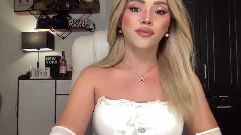 Snapshot of yvonne_guidotti chatting on 01-19-25, 02:06 Miss Cali online show from 01-19-25, 02:06