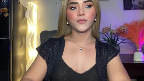 Snapshot of yvonne_guidotti chatting on 01-26-25, 09:07 Miss Cali online show from 01-26-25, 09:07