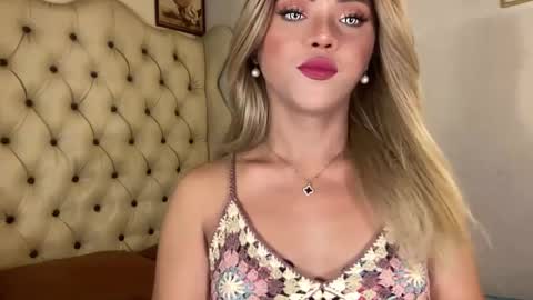 Snapshot of yvonne_guidotti chatting on 02-01-25, 08:08 Miss Cali online show from 02-01-25, 08:08