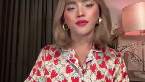 Snapshot of yvonne_guidotti chatting on 02-02-25, 06:48 Miss Cali online show from 02-02-25, 06:48