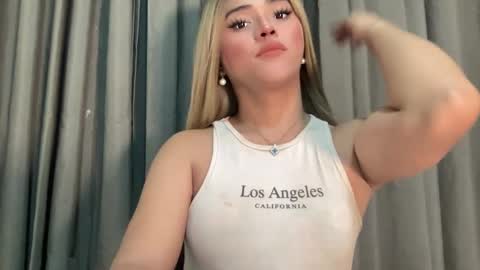 Snapshot of yvonne_guidotti chatting on 02-08-25, 06:43 Miss Cali online show from 02-08-25, 06:43