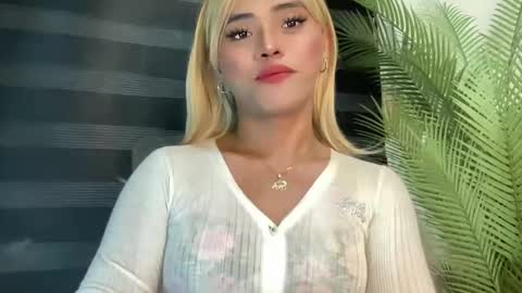 Snapshot of yvonne_guidotti chatting on 02-17-25, 10:51 Miss Cali online show from 02-17-25, 10:51