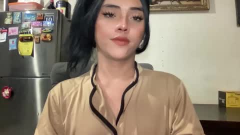 Snapshot of yvonne_guidotti chatting on 02-17-25, 07:21 Miss Cali online show from 02-17-25, 07:21