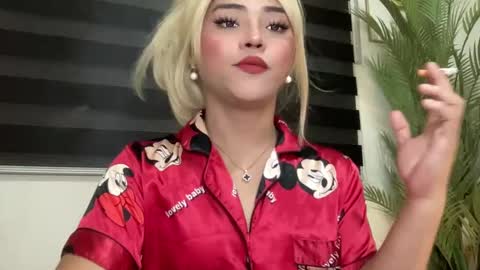 Snapshot of yvonne_guidotti chatting on 03-02-25, 07:32 Miss Cali online show from 03-02-25, 07:32